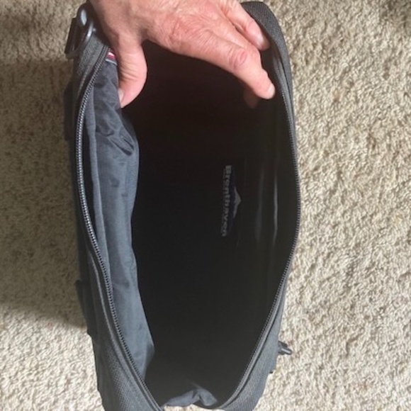 Brenthaven Lightweight Black Computer Bag that’s Made in the USA - Picture 5 of 8